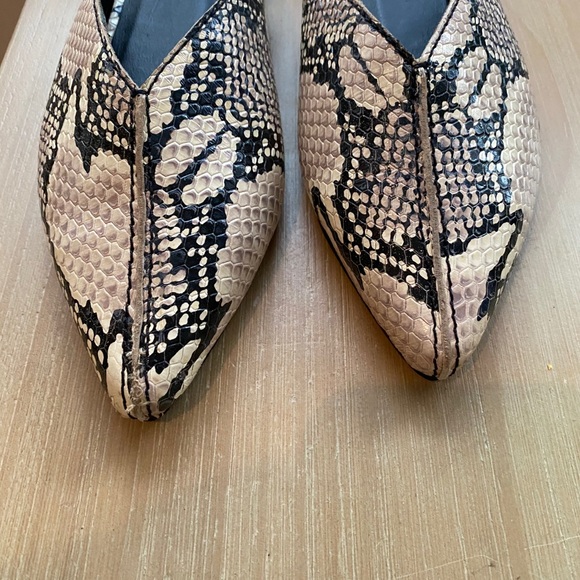 NWOT Vienna Snake Embossed Pointed Toe Mule - Picture 7 of 7